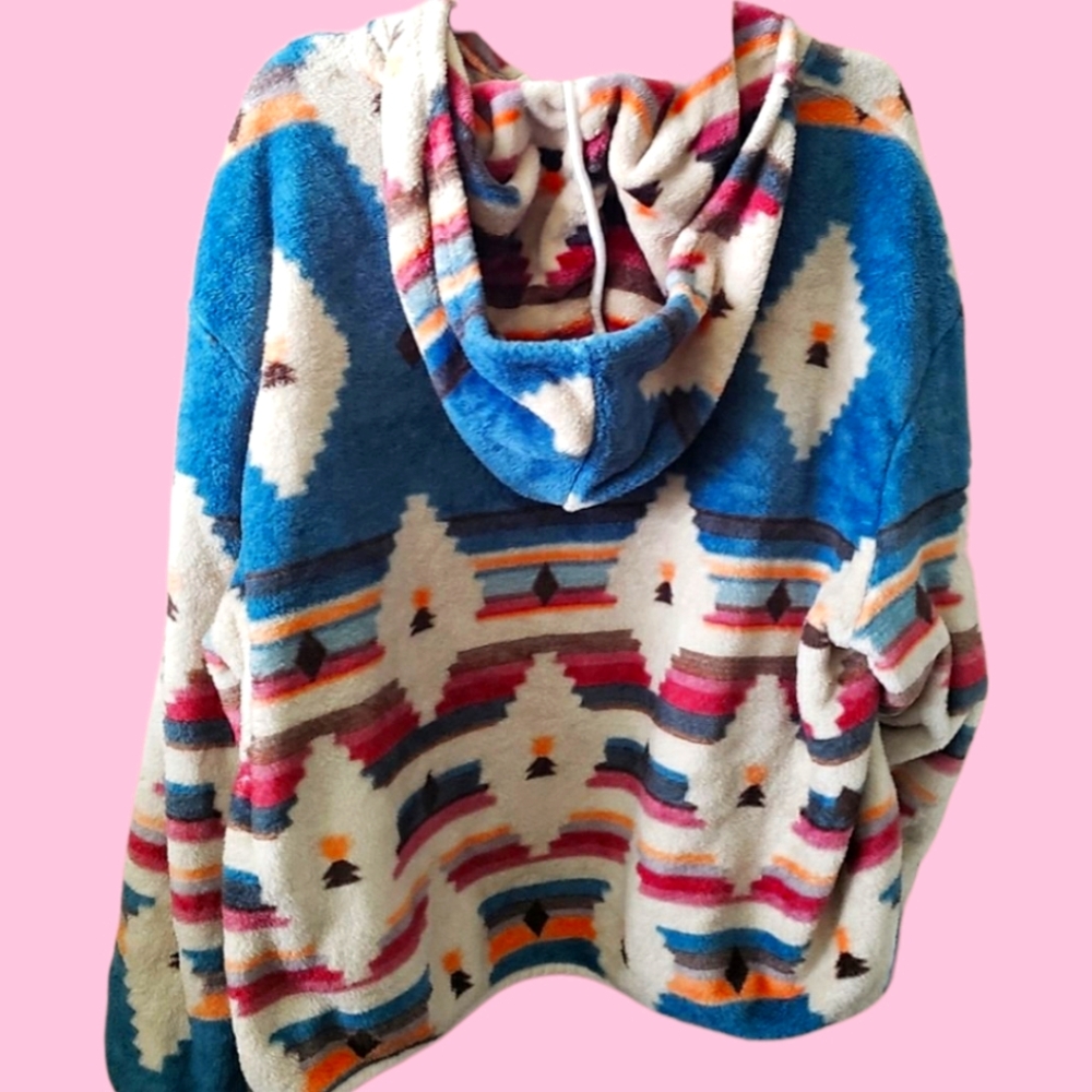 Bucees Sweater - Picture 2 of 4